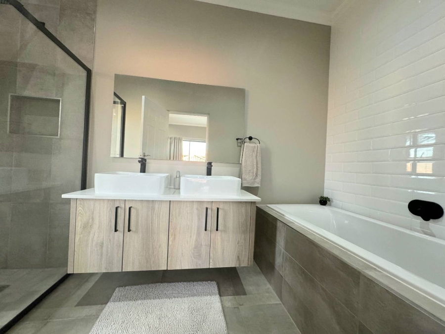 3 Bedroom Property for Sale in Langenhovenpark Free State